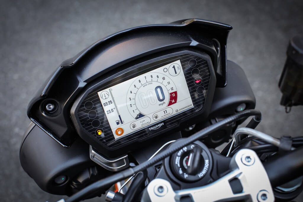 2017 Triumph Street Triple R Dashboard